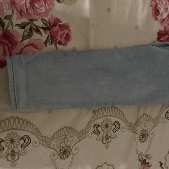 High rise mom jeans for sale . Still new and have tags on - Picture 2 of 3